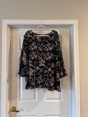 EVRI Black Floral Bell-Sleeve Tunic
